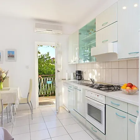 Διαμέρισμα By The Sea Seget Donji, - 2029 *