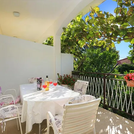 Διαμέρισμα By The Sea Seget Donji, - 2029